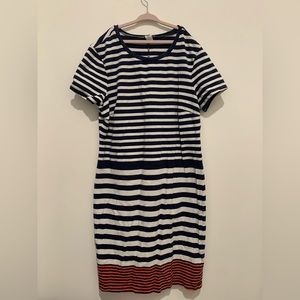 Maternity Old Navy horizontal stripped stretchy dressy. Size m